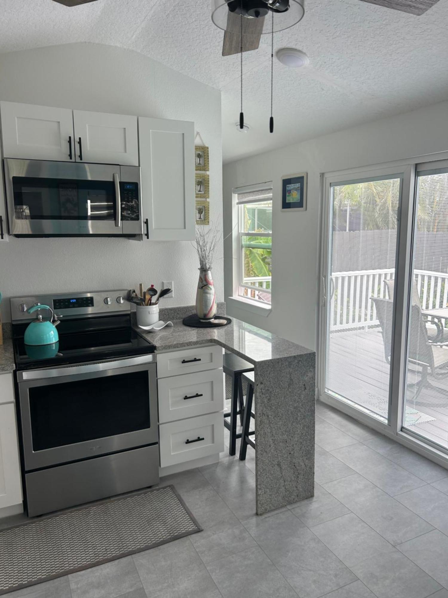 Perfect Getaway-Lovely Cottage House- Near Beaches Nokomis Exterior photo